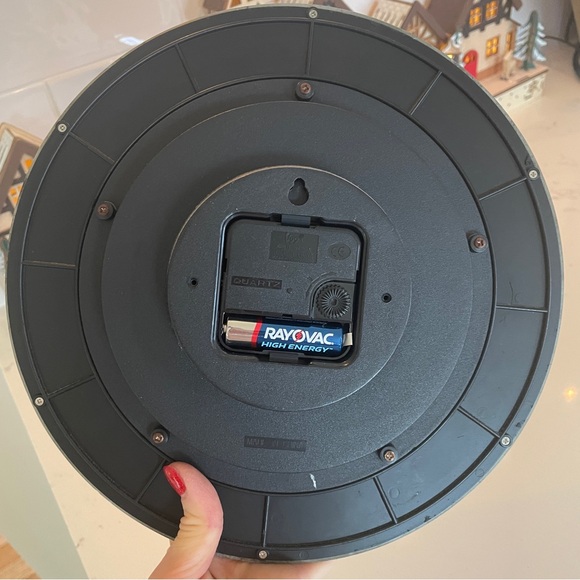 Gorgeous mirrored wall clock. Runs and looks as brand new. - Picture 3 of 5